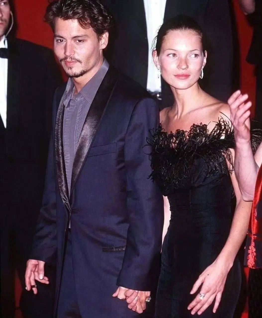 还记得超模kate moss吗?如今大变样认不出来了?_德普_时尚_the