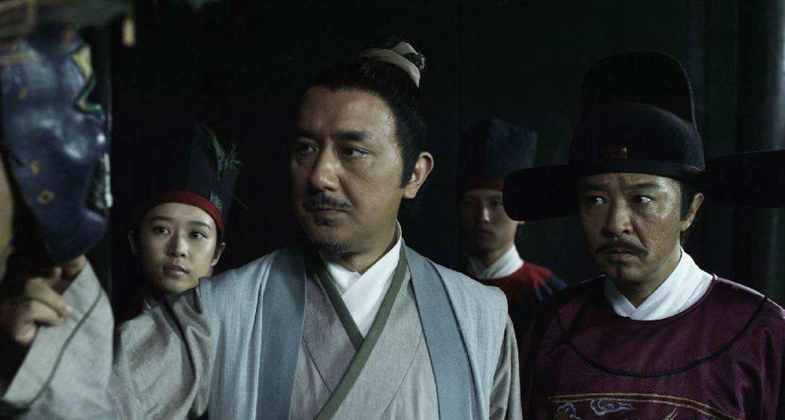 明朝处于封建社会末期,专制制度不断加强,皇帝对官员的限制和要求也