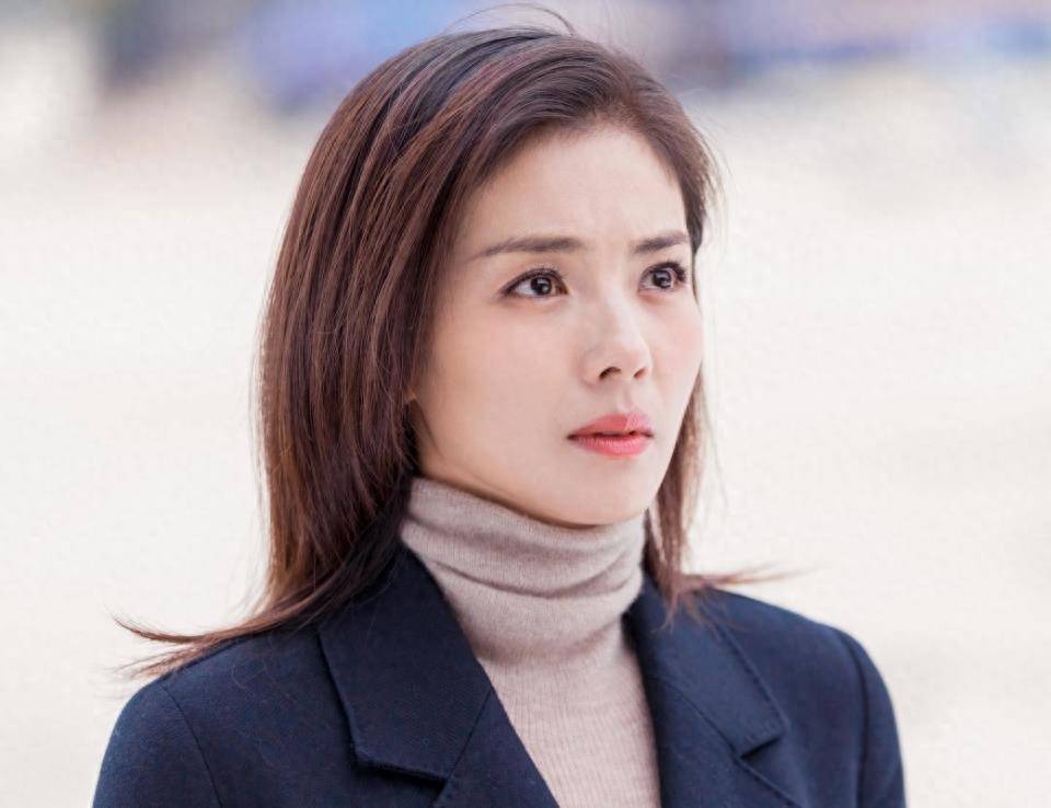 刘涛23部作品统统下架,被称"演艺圈公交车"?