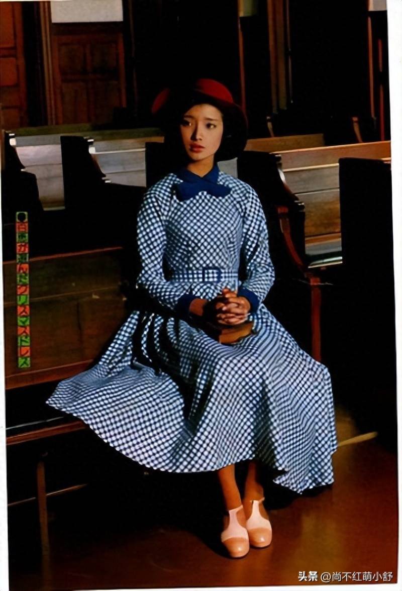 讲真,昭和时代还是"山口百惠"穿秋装时髦,简约却美得气质高级_时尚_风