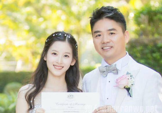 比刘强东大5岁的丈母娘长啥样?