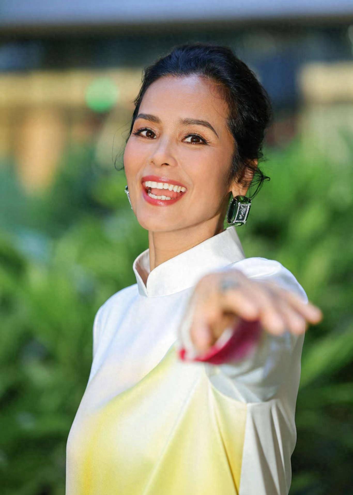 33年后再唱《亚洲雄风》,韦唯说新一代听众依然满怀激情丨独家_首歌