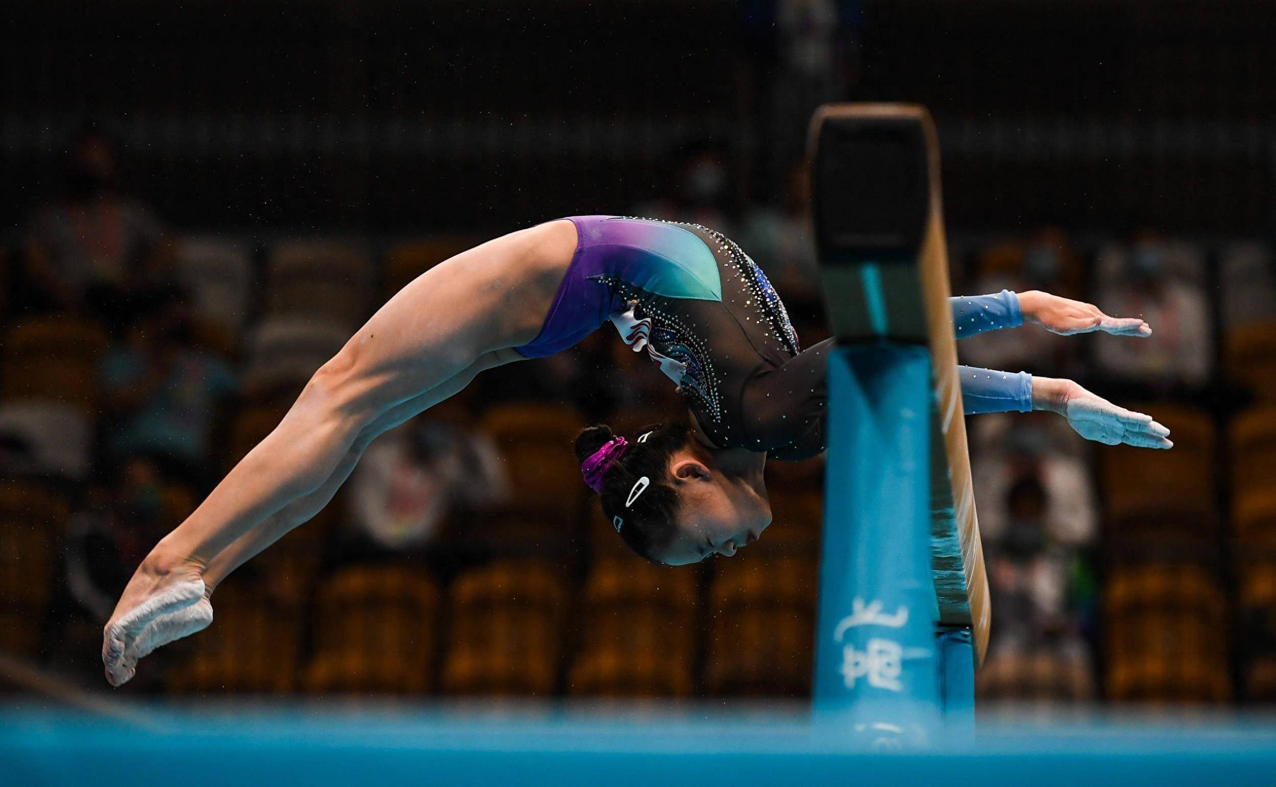 中国首位体操运动员进好莱坞,却被老公吐槽:管钱严,不让买好鞋_杨云