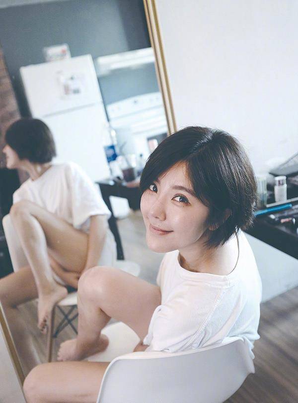 唯一把校服穿出风尘味的演员,"宅男女神"赵奕欢背后的成名史_管晓杰