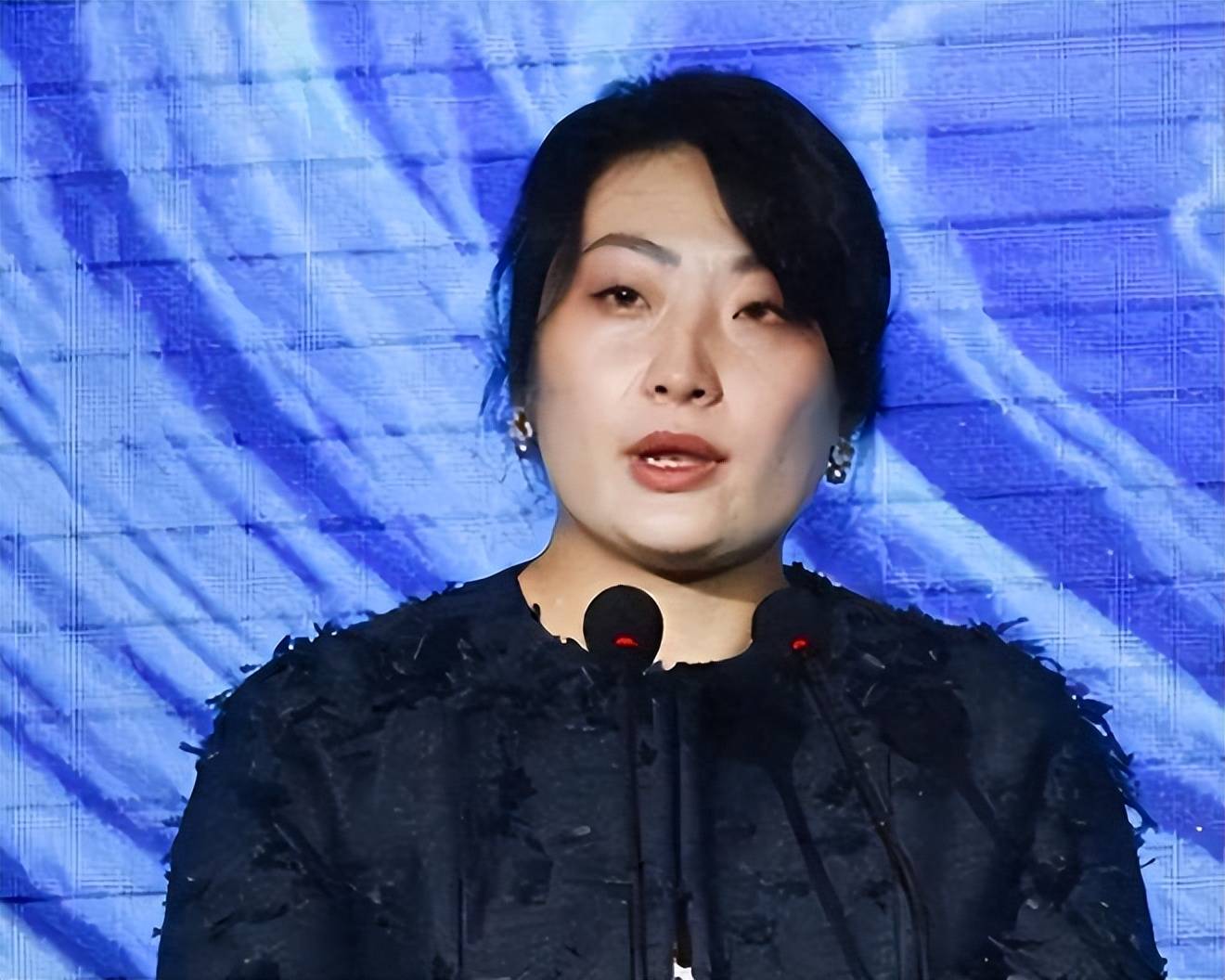 亚运会正式开幕了,杭州女首富成大赢家,工厂年收入1百多亿_宗馥莉