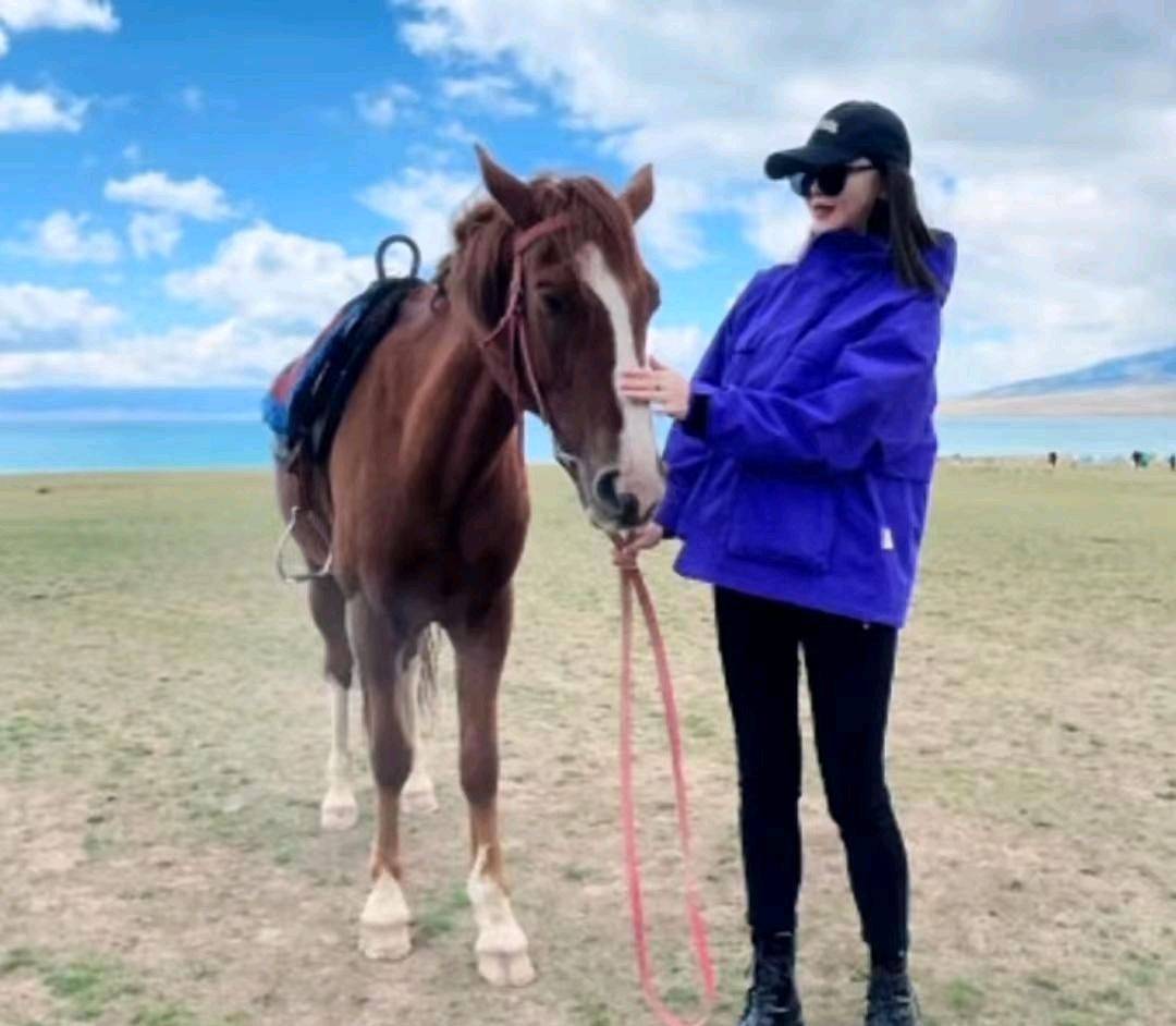 cba胡明轩母亲晒骑马照!