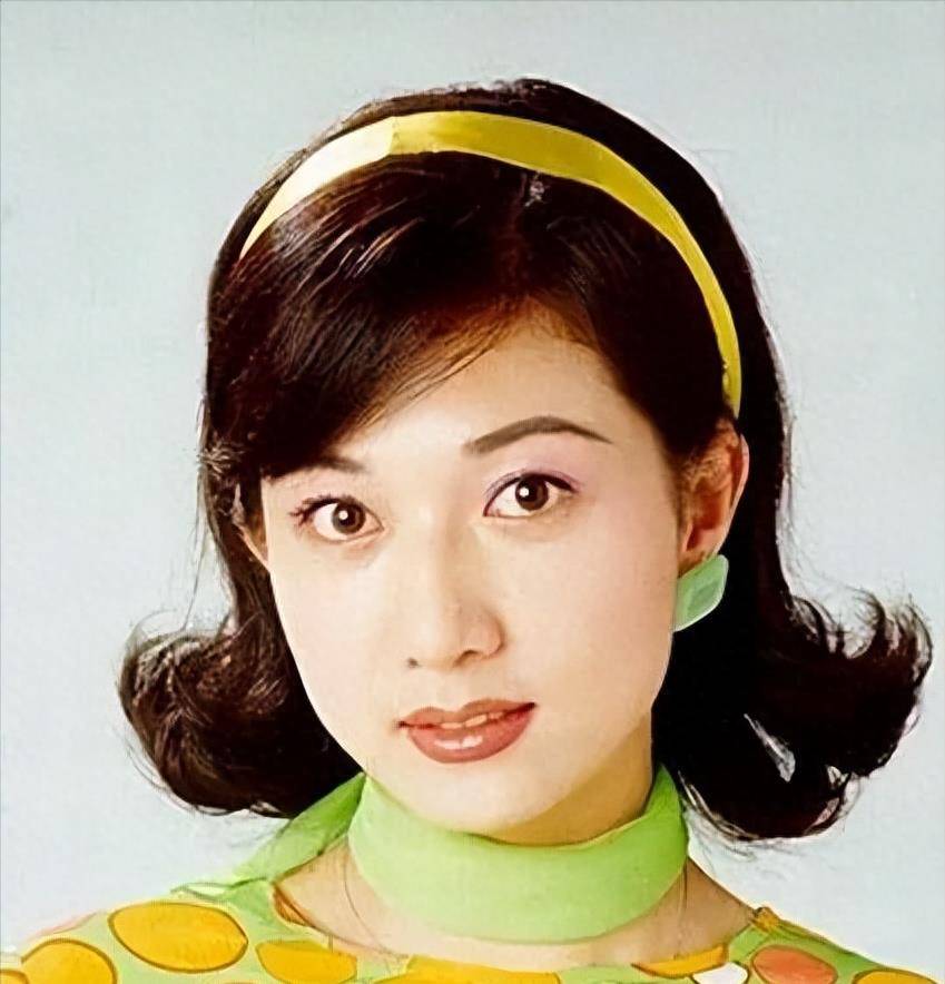 为斩草除根,成龙对乞讨为生的女儿下"毒手",简直丧尽天良_林凤娇