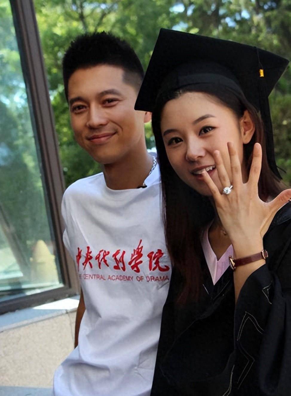 王雷和李小萌近照,她俩没有什么花边新闻,是外界眼中的模范夫妻_爱情