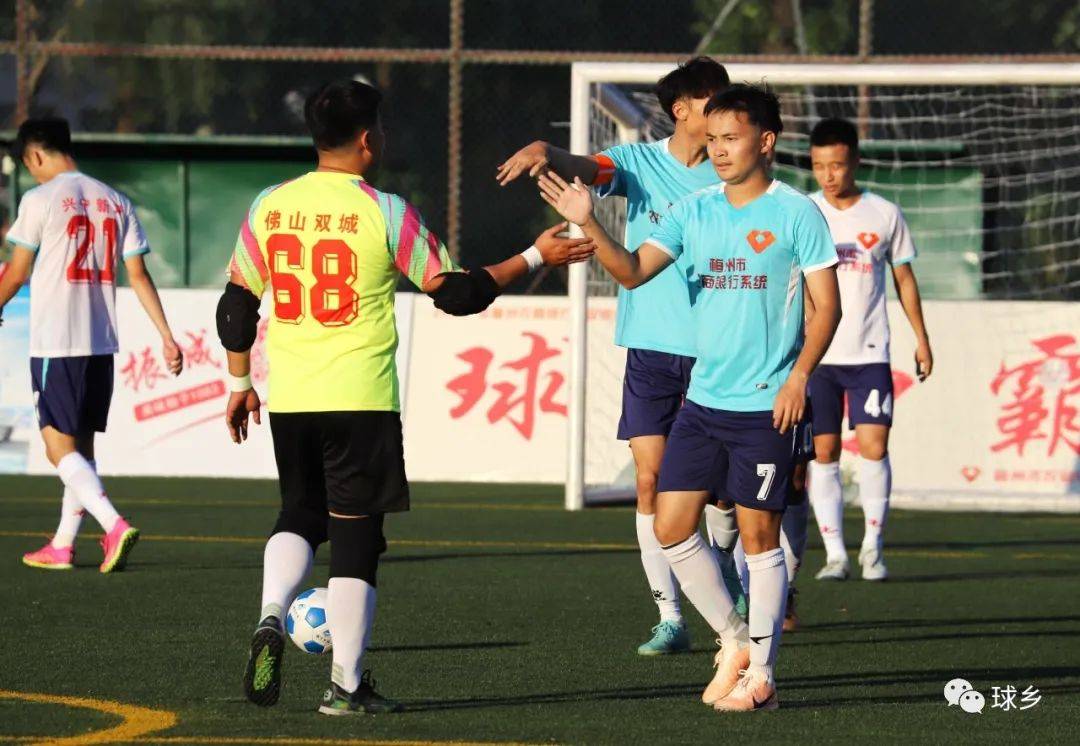 梅州球王争霸赛兴宁站激情开赛_足球_进行_比赛日