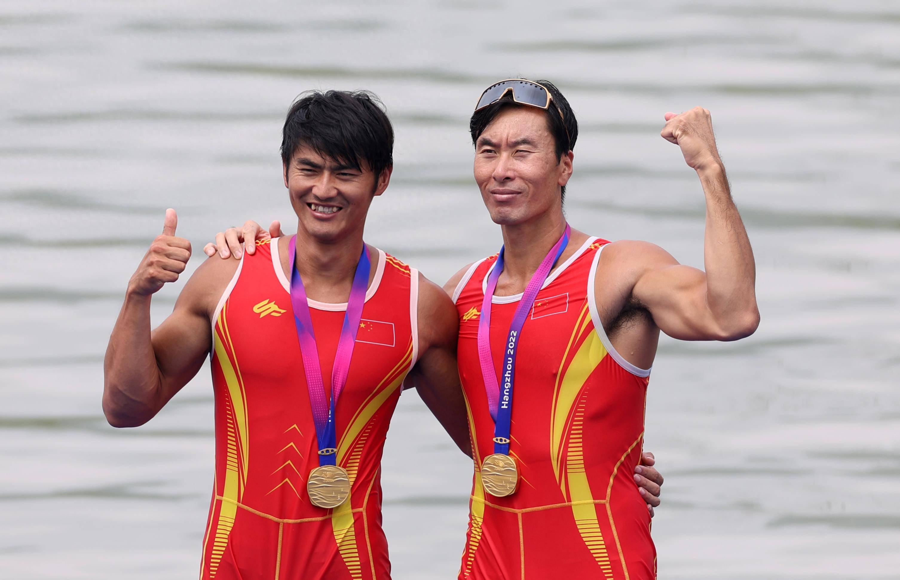 (杭州亚运会)赛艇-刘治宇张亮夺得男子双人双桨冠军(2)_新华社_决赛