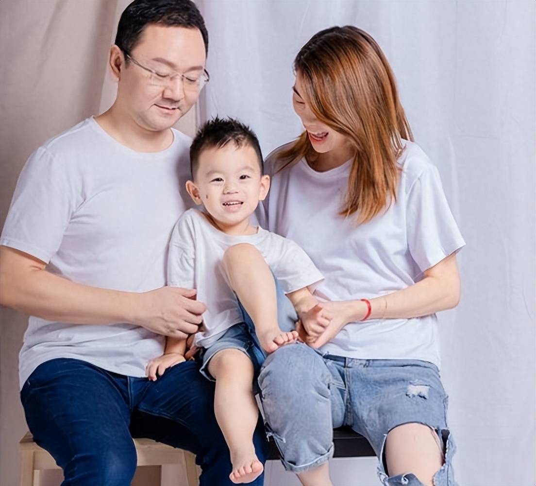 早在20年前,任永全就自编自导自演了全广东第一个栋笃笑节目《任讲唔