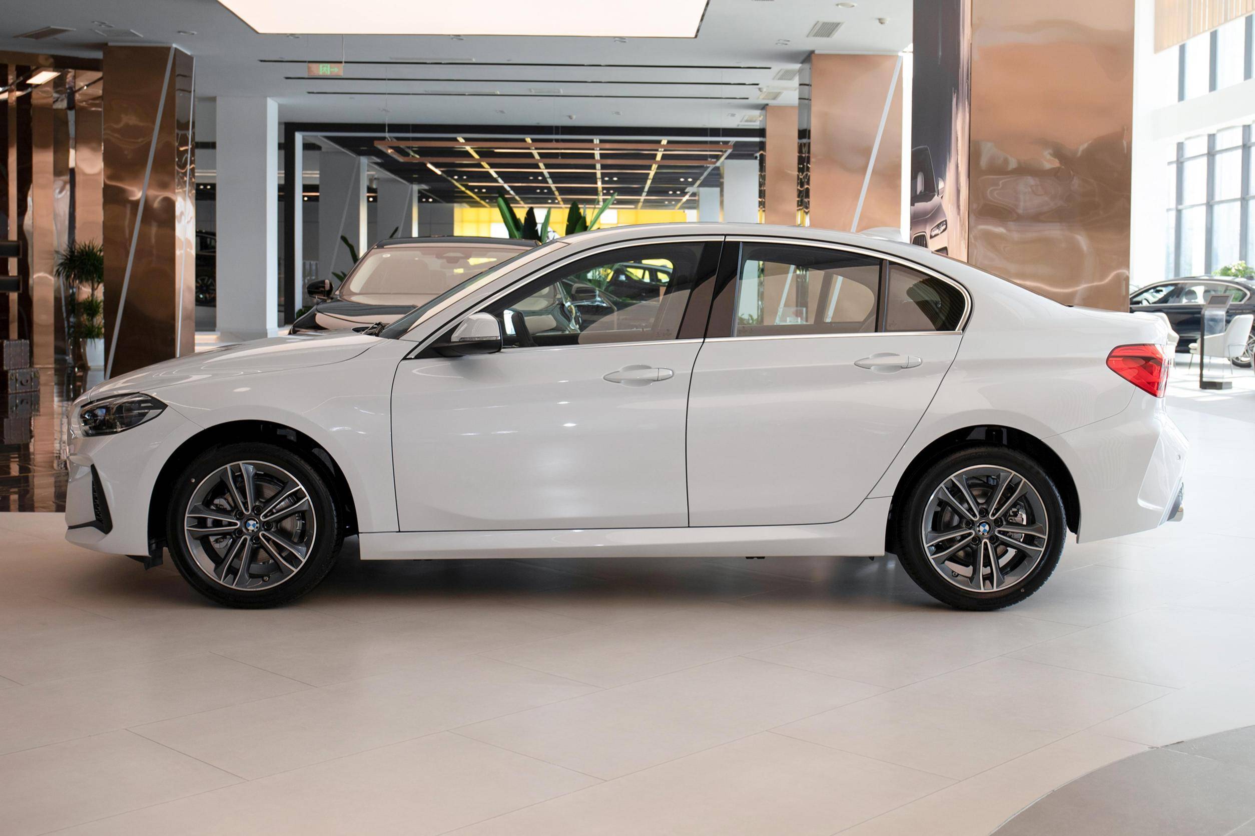 国产宝马1系三厢轿车(f52)和国产宝马x2(f39)两款车型将在年内终止