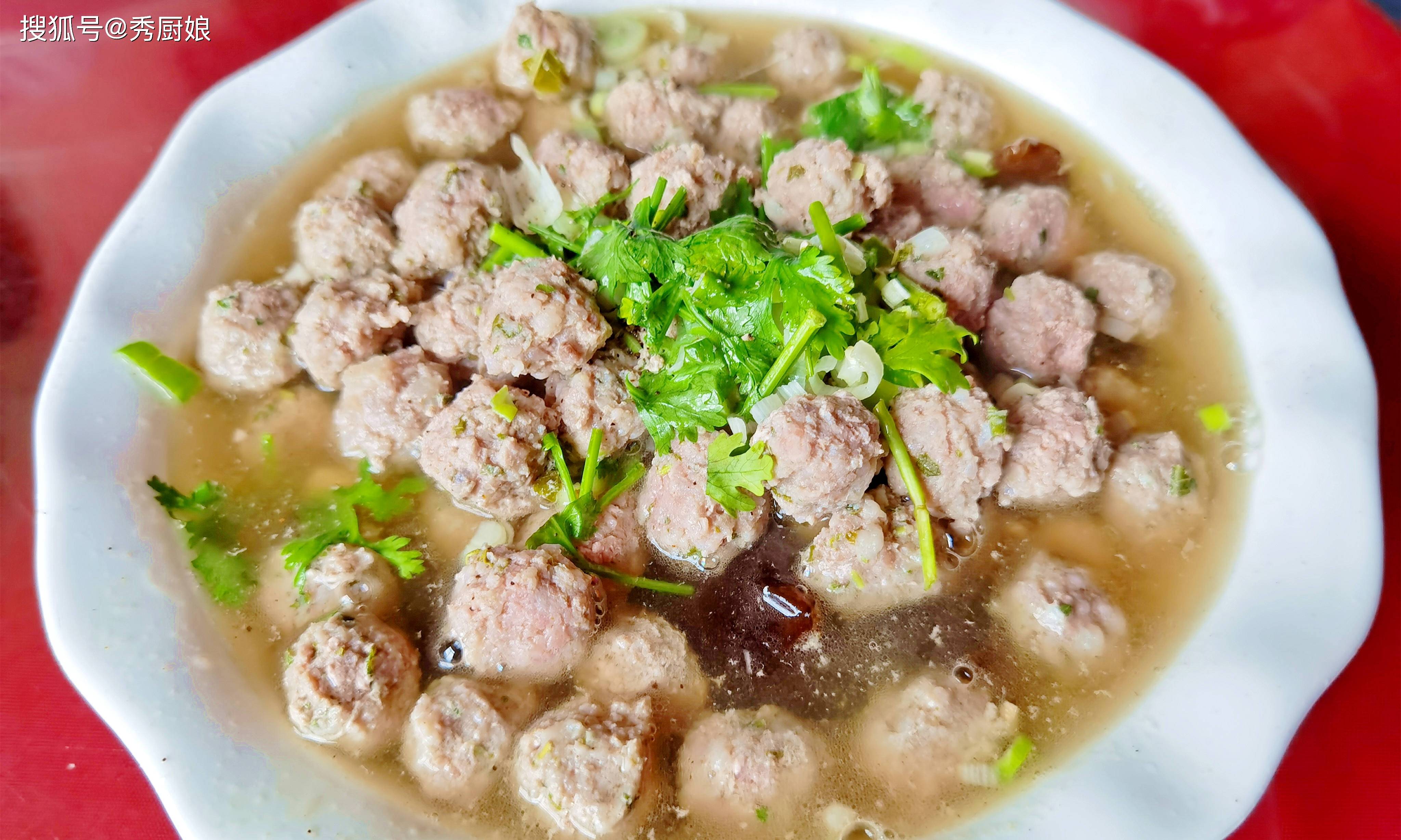 六,香椿肉丸汤(团团圆圆)材料:香椿,猪肉末,料酒,食盐,生抽,葱,姜