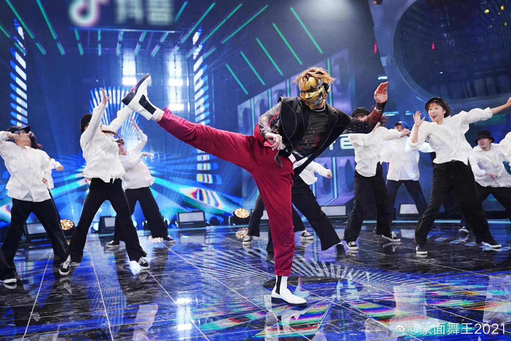 赞多的舞,容祖儿的团,张纯烨的琴,《蒙面舞王》找到收视密码_节目