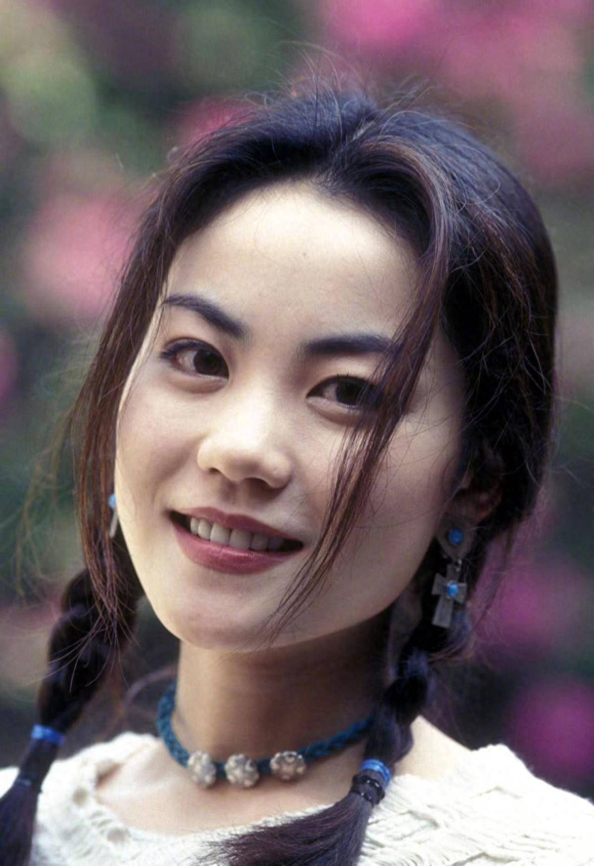 "天后"王菲的传奇爱情:改变5个男人的命运,爱过就不后悔_母亲_窦唯