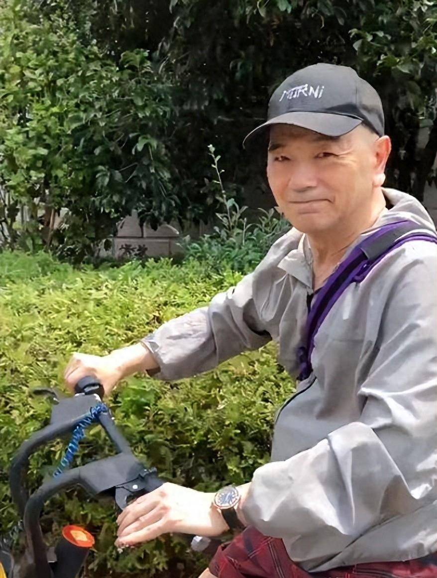 张晨光近况,他曾经出镜时被说哭过,私底下他却是个极其节俭的人