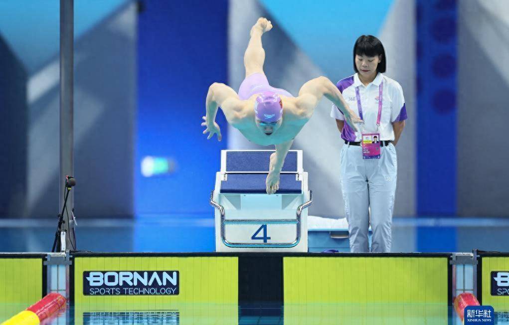 男子100米蛙泳决赛金牌:覃海洋【57秒76-新亚运会纪录】银牌:闫子贝