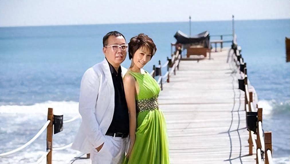 徐华凤:做7年小三挤走原配,进入豪门3年,浑身长瘤死在丈夫怀中_母亲