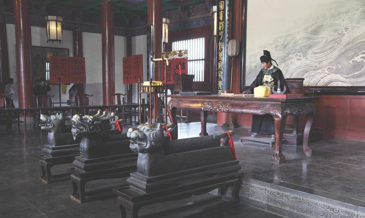 刑部大堂示意图徐阶看了看他们的奏折后,慢慢品了一口茶说道:"三位