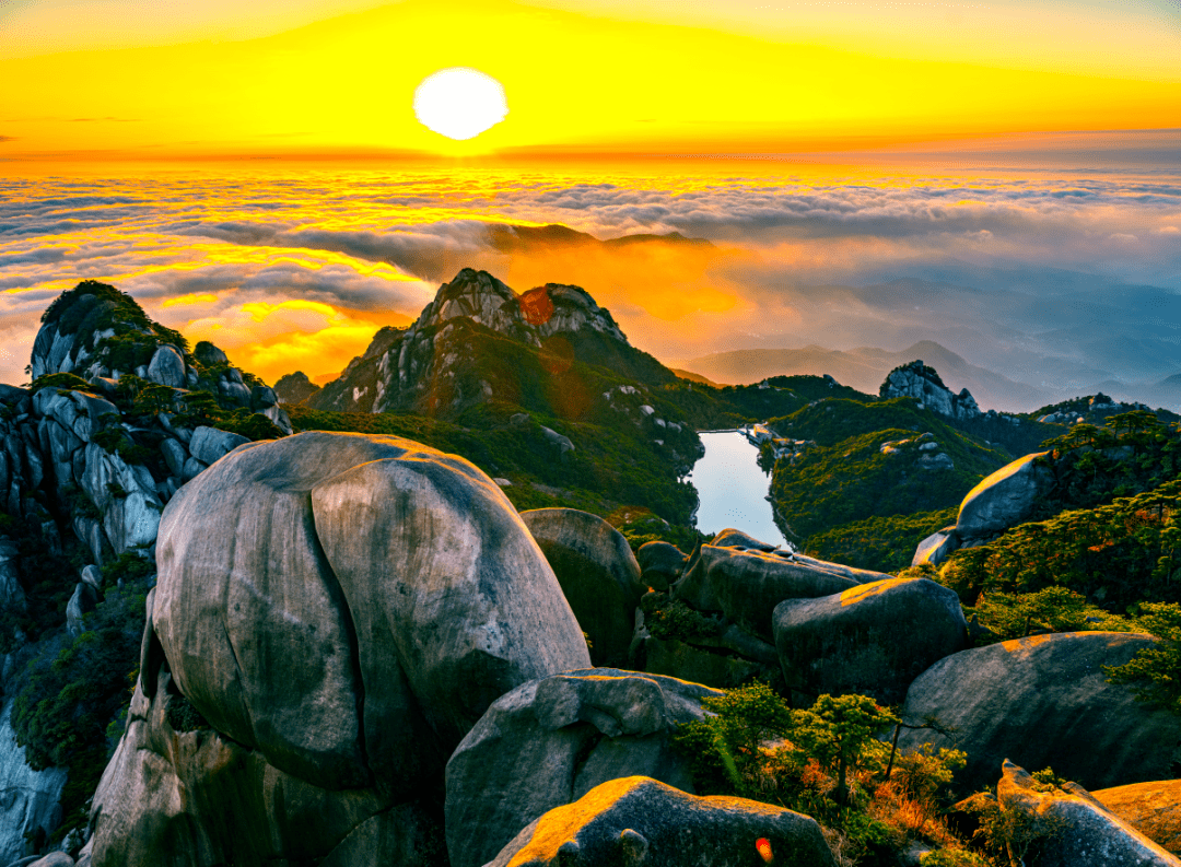 第二天,魔幻森林景区——山谷流泉文化园——天柱山博物馆,返程.