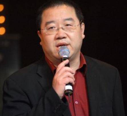 巴图老婆劈叉秀火辣身材,曾遭宋丹丹反对,如今她仍不认公公英达_王博