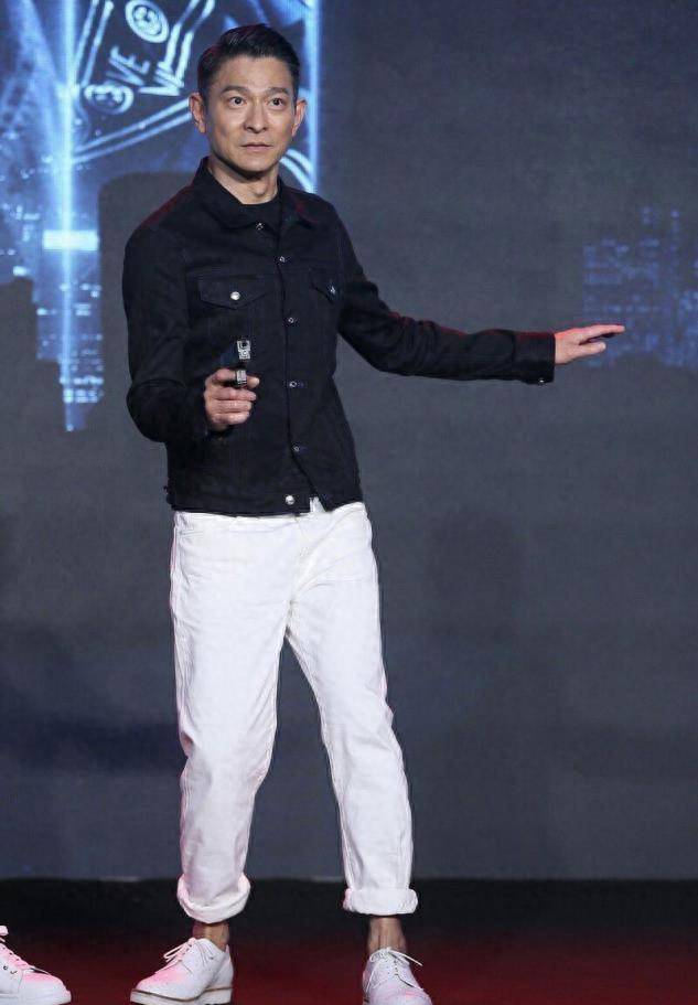 中年男人:尽量少穿低裆裤,多穿牛仔裤更显腿长,看刘德华就知道_身高