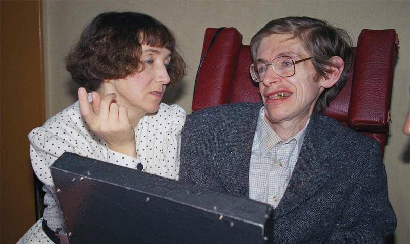 知霍金患病仍坚持结婚,照顾霍金26年却输给一名护士_怀尔德_医生_未来