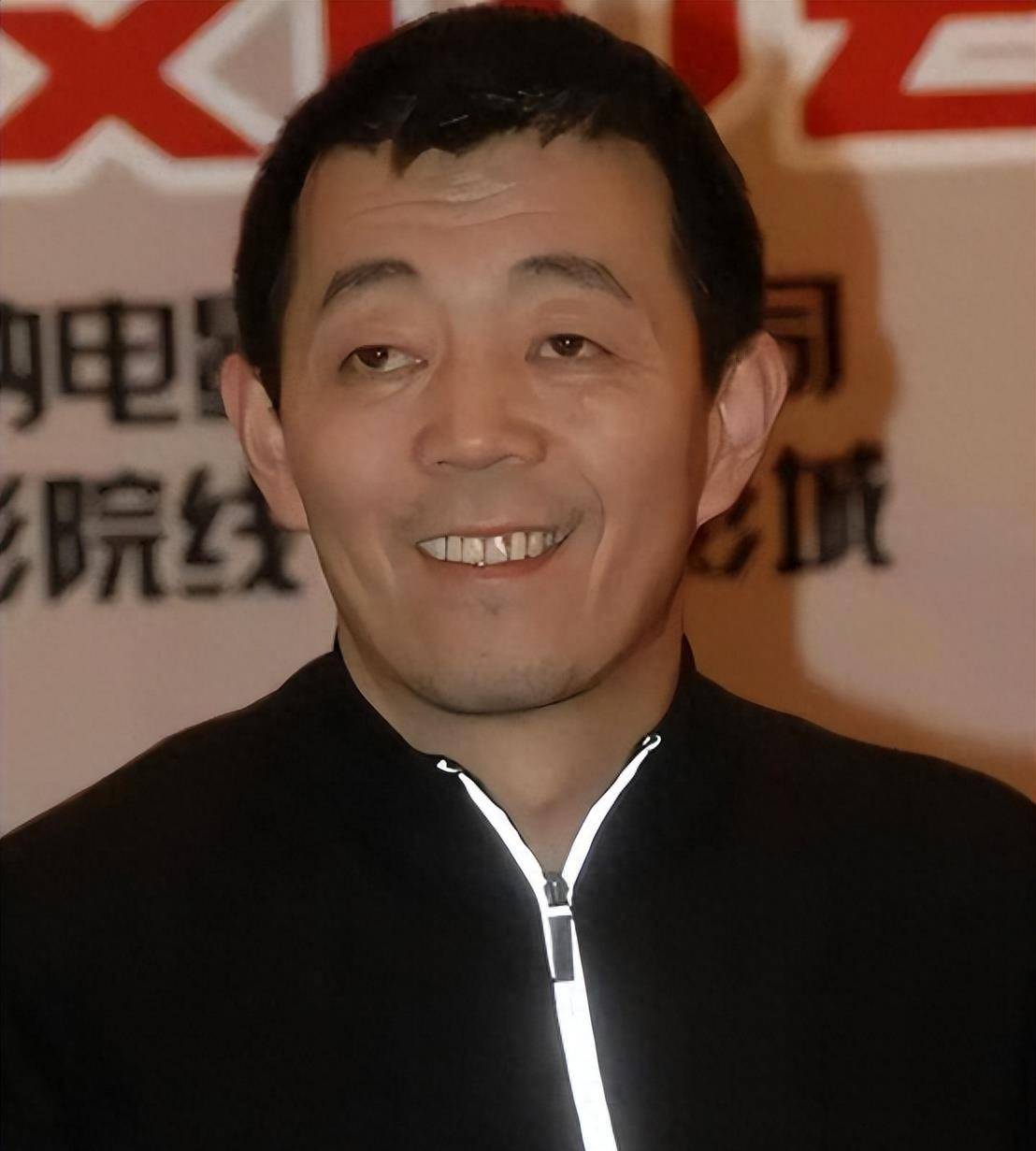 命运如此巧妙,顾长卫担任了张艺谋的助手和摄影助理.