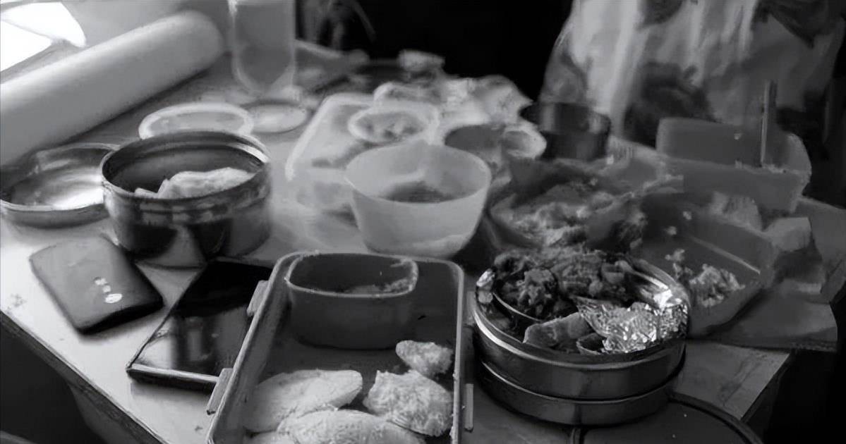 1998年静海一中"七仙女"毒杀案,唯一幸存女孩,与7具尸体过夜_宿舍