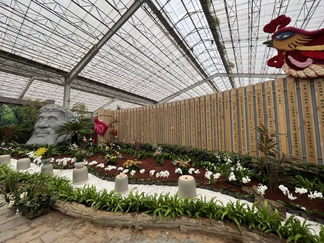本届花博会遵循"以花为媒,共图发展"的办会理念,旨在促进青州花卉产业