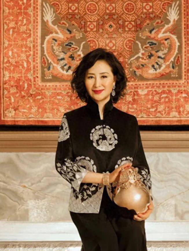 61岁何超琼现身贵州大山!