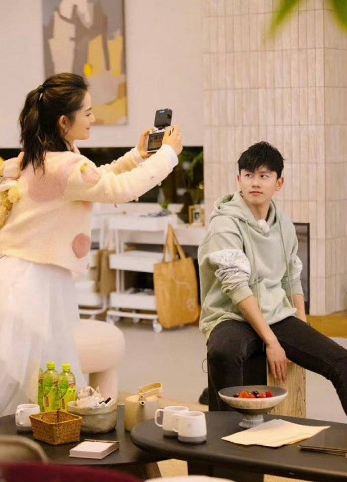 张杰与谢娜庆祝"丝婚"十二周年,娱乐圈模范夫妻感情依旧甜蜜_网友