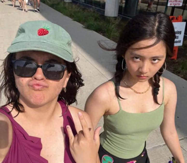 黄磊女儿美国留学生活曝光,17岁穿吊带泳装又纯又欲,太可爱了_时尚