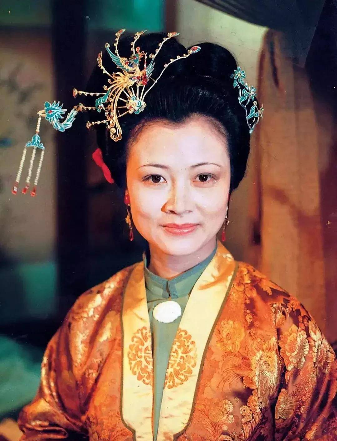 毋庸置疑,尤氏和贾蓉也早就知道了这件事.可尤氏有必要针对秦可卿吗?