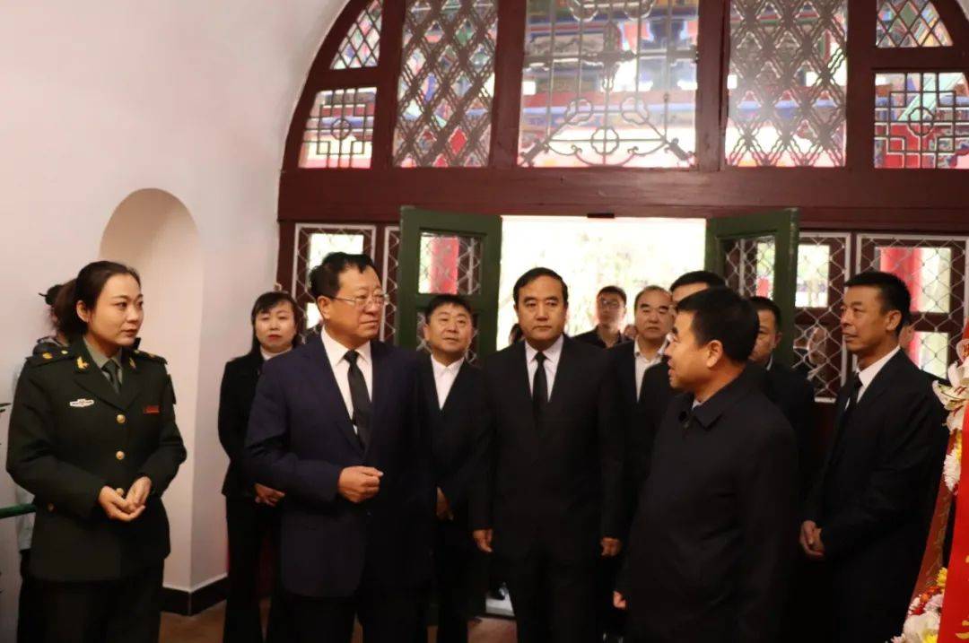 李炜,尤淑萍,赵伟,吴志新依次代表县委,县人大常委会,县政府,政协志丹