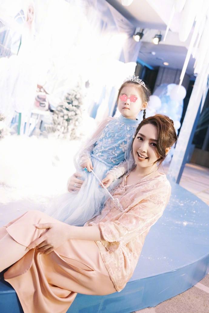 透露孙女的可爱之处,还透露孙女和向佐有趣的事_郭碧婷_女儿_生日