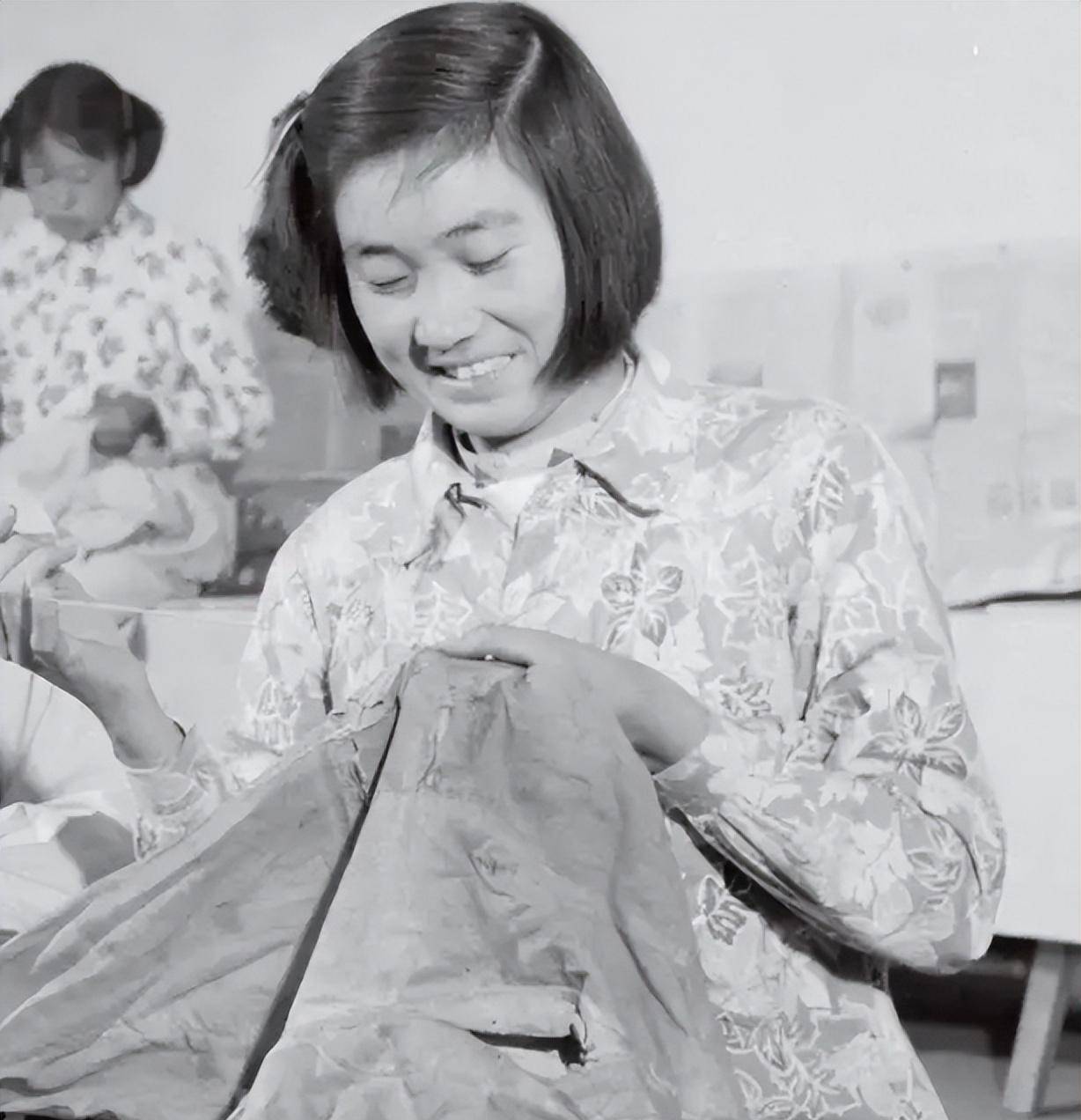 八十年代风靡全国的"的确良",为何突然消失?