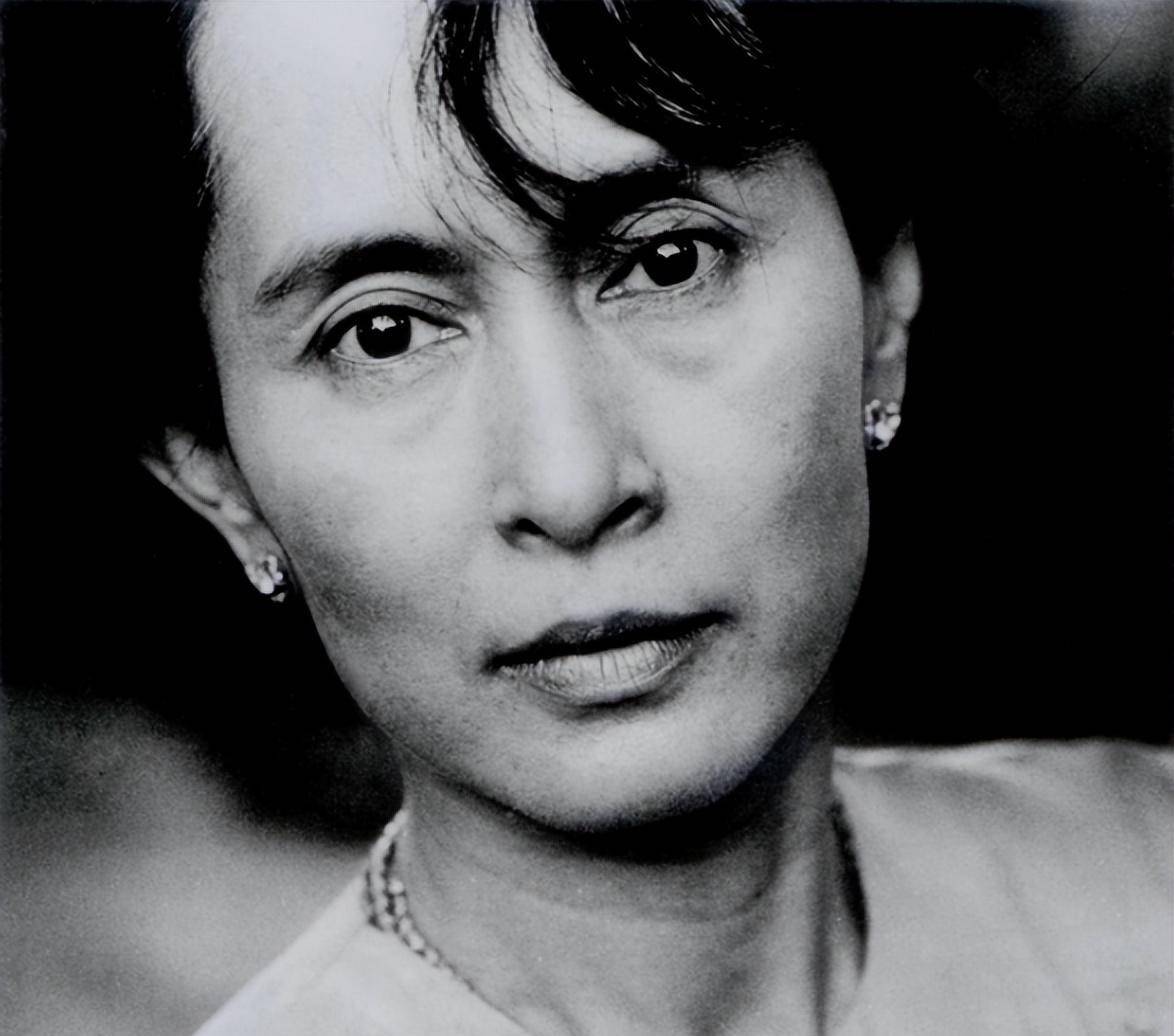 昂山素季:2岁丧父,54岁丧夫,命运改变在一个晚上_缅甸_迈克·阿里斯