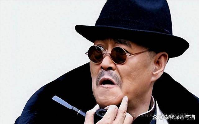 他曾经是一个无助的孤儿,但他的二叔赵德明用自己的艺术教导和关怀,为