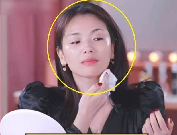 不做作不虚伪,敢于在镜头面前表现最真的自己,卸妆以后的刘涛看起来