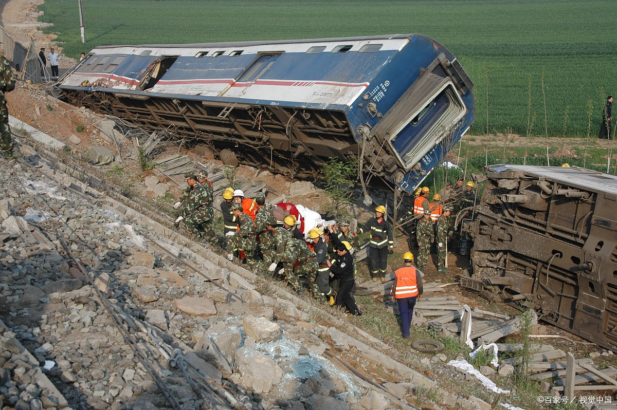 波兰格丁尼亚中央火车站附近发生一起严重的火车相撞事故.