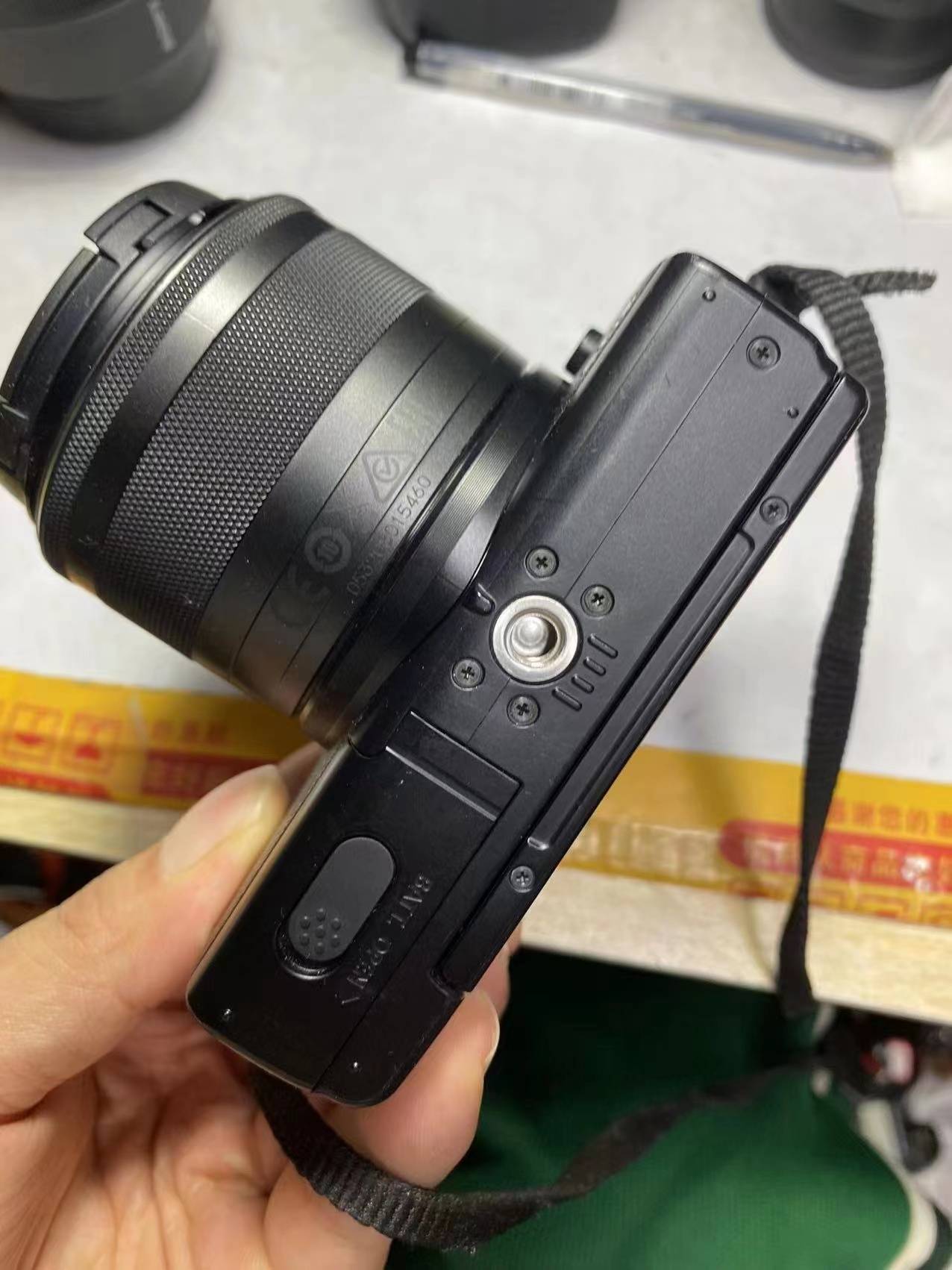 花了3000,买了佳能m200_显示_自带_闪光灯