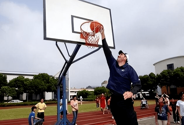 "我都不用跳,就能轻松扣篮,盘点nba能站扣的5大球星_身高_进攻_天赋