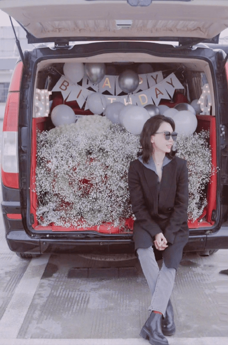 陈数晒照庆生气质出众,77岁母亲出镜颜值更甚,不见老公赵胤胤_祝福