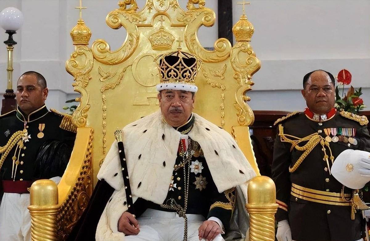 汤加国王图普四世:为挣钱公开出售国家护照,却被骗子骗走2450万_生活