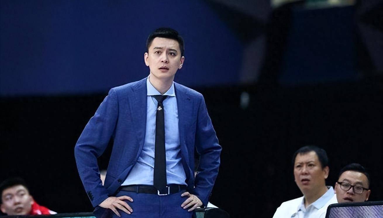杨鸣正式公布去向,前辽篮主帅走马上任,cba众帅羡慕,杜锋无缘_联赛