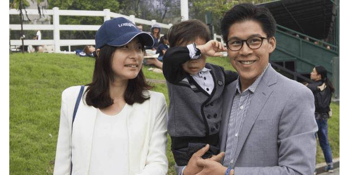 霍启刚一家五口出游,郭晶晶全程忙前忙后,力破婚内不忠绯闻_孩子