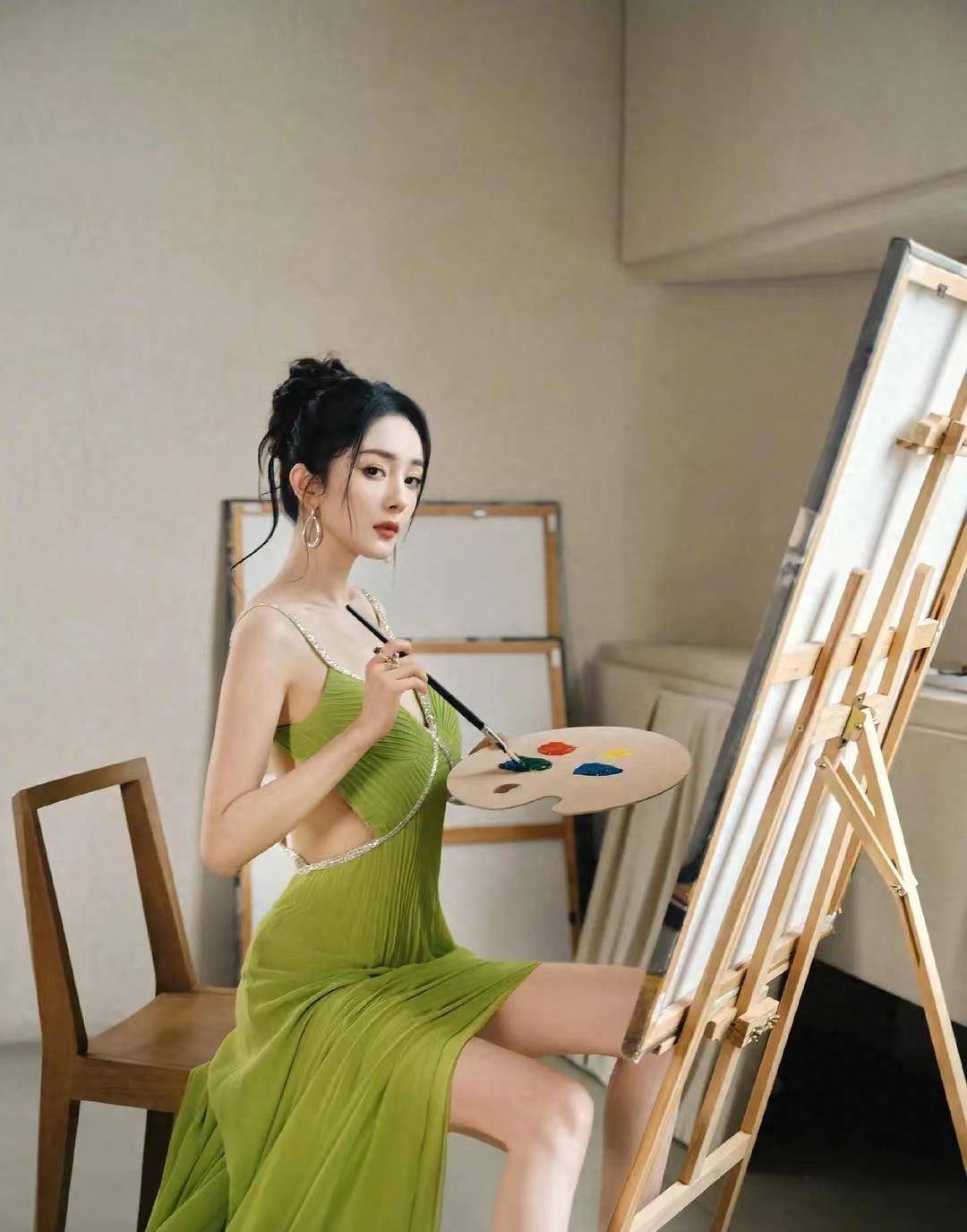 杨幂秀身材被批!