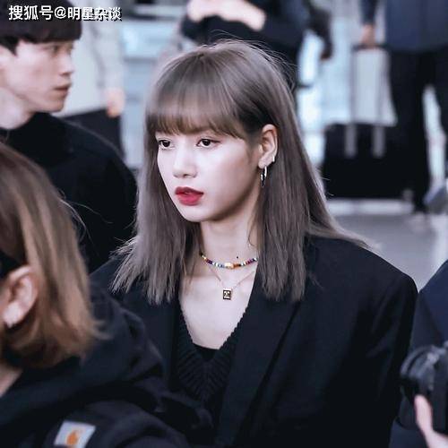 lisa冒险参加疯马秀,回报丰厚,维密伸出橄榄枝,lv推出