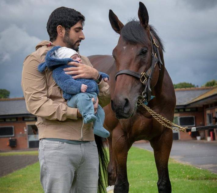 哈曼丹成了超级奶爸带着儿子到毛里求斯度假不见太子妃身影